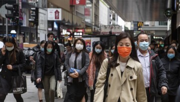 Ο κορωνοϊός «παίρνει κεφάλια» στην Κίνα