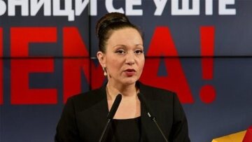 Σκόπια: Η υπουργός Εργασίας συνεχίζει να προκαλεί και χρησιμοποιεί ξανά την πινακίδα «Δημοκρατία της Μακεδονίας»