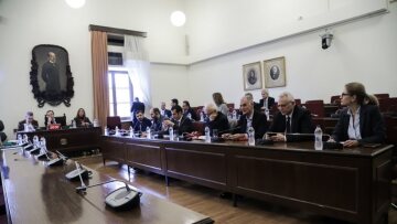 Προανακριτική Novartis, ΣΥΡΙΖΑ: Παράνομη η αφαίρεση «κουκούλας» από τους προστατευόμενους μάρτυρες