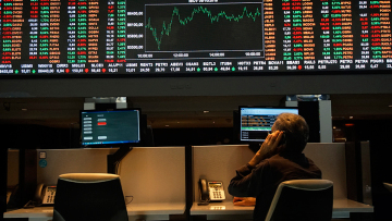 Τι σημαίνει το ιστορικό χαμηλό στο ελληνικό ομόλογο - Επόμενο βήμα το «άλμα» στην ανάπτυξη