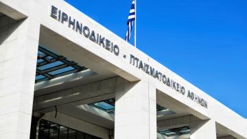 Αλλαγή φύλου... χωρίς νυστέρι: Το Ειρηνοδικείο αναγνώρισε σε 23χρονο το δικαίωμα να δηλώνει κορίτσι