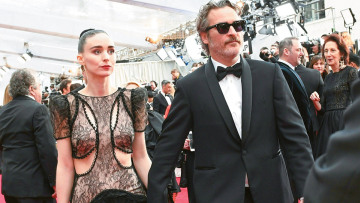 Χοακίν Φίνιξ - Ρούνι Μάρα: Εναλλακτικό love story με «Τζόκερ» και «Μαγδαληνή»