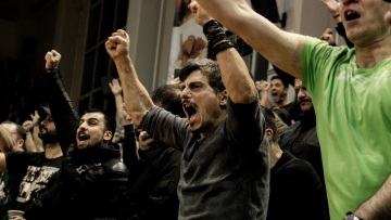 Βόλεϊ, Παναθηναϊκός-Ολυμπιακός: Κουκουλοφόροι χάλασαν τη «γιορτή» - Επιτέθηκαν σε φίλο του Γιαννακόπουλου!