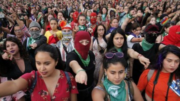 Λατινική Αμερική: Φεμινίστριες μάχονται ενάντια στην έμφυλη βία και υπέρ του δικαιώματος στις αμβλώσεις