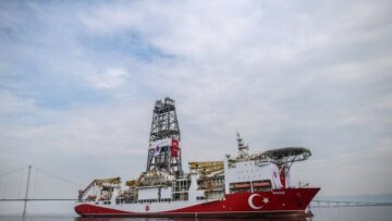 Προκαλεί και πάλι ο Ντονμέζ: Το τρίτο γεωτρύπανο φθάνει στην Τουρκία, θα σταλεί αρχικά στη Μαύρη Θάλασσα