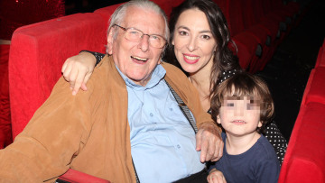 Κώστας Βουτσάς: Στη σκηνή λίγο πριν φύγει από τη ζωή, έχοντας στο πλευρό την οικογένειά του