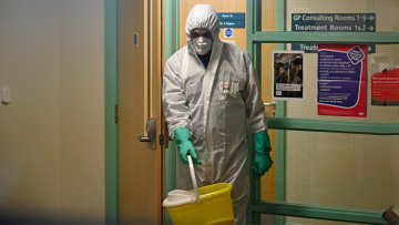 Κορωνοϊός: Αγωνία για τους 100 μαθητές του Κολλεγίου Ψυχικού στο Λονδίνο με την κόρη της 40χρονης