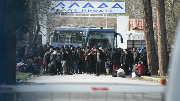 Έβρος: Ηλεκτρισμένη ατμόσφαιρα και χημικά στα σύνορα με την Τουρκία