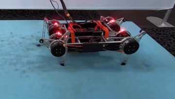 Δείτε το ρομπότ της Google που έμαθε να περπατάει μόνο του