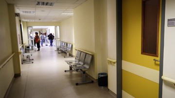 Κορωνοϊός:  Τέσσερα ύποπτα κρούσματα-επαφές του 66χρονου - Θα εξεταστούν οι 53 συνταξιδιώτες του