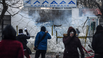 Νέα επεισόδια στον Έβρο: Χημικά και πέτρες - Μετανάστες προσπαθούν να περάσουν τα σύνορα 