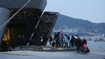 Μετανάστες - Μηταράκης στον ΘΕΜΑ 104,6:  «Δεν αποκλείω τίποτε» είπε για τα κλειστά κέντρα σε νησίδες
