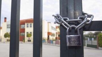 Σχολεία και κορωνοϊός: Θα κλείνουν όσο έχουμε επιβεβαιωμένα κρούσματα, λέει η υπουργός Παιδείας