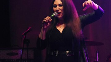 Η Μαντώ εξομολογείται: «Άπειρες φορές ένιωσα ότι θα λιποθυμήσω στην σκηνή»