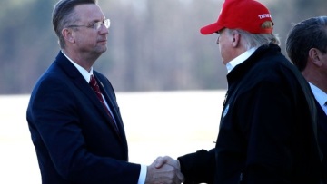 Κορωνοϊός, ΗΠΑ: Τουλάχιστον δύο Ρεπουμπλικανοί που εκτέθηκαν στον ιό ήρθαν σε επαφή με τον Τραμπ