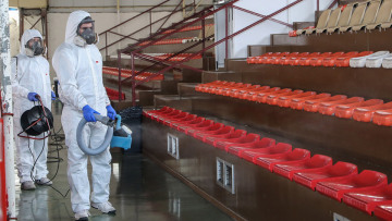 Κορωνοϊός στην Ελλάδα: Η «ακτινογραφία» των 73 - Κλείνουν ΚΑΠΗ, ακυρώνονται εκδρομές, «κεκλεισμένων των θυρών» οι αγώνες