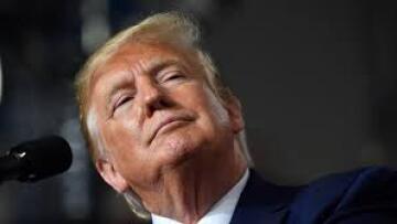 Κορωνοϊός - Το «εύστοχο» σχόλιο Τραμπ για την πτώση στη Wall Street: Η τιμή της βενζίνης πέφτει, η ζωή συνεχίζεται