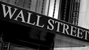 Wall Street: Ανέκαμψε με σημαντικά κέρδη μετά τη «Μαύρη Δευτέρα» λόγω κορωνοϊού και πετρελαίου
