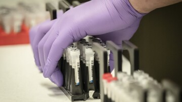 Κορωνοϊός: Βίντεο εξηγεί πόσο εύκολα μεταδίδονται οι ιοί από άνθρωπο σε άνθρωπο 