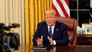 Κορωνοϊός: Ο Τραμπ είχε επαφή και με δεύτερο κρούσμα - Δεν θα υποβληθεί σε τεστ