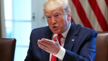 Ο Τραμπ διέταξε να αγοραστούν μεγάλες ποσότητες πετρελαίου