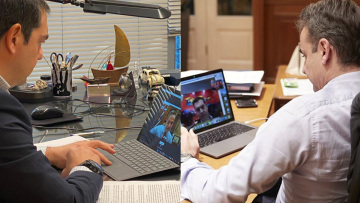 Κορωνοϊός: Τηλεδιάσκεψη Μητσοτάκη - Τσίπρα για την έξαρση του ιού