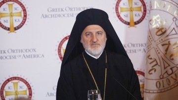 Αρχιεπίσκοπος Αμερικής Ελπιδοφόρος: Ας μεταδώσουμε το αναστάσιμο φως από καρδιά σε καρδιά