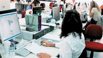 Κορωνοϊός: Στήριξη 2 δισ. σε 1 εκατ. νοικοκυριά-επιχειρήσεις - Εκτός όσοι κάνουν απολύσεις