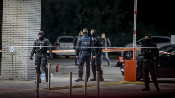 Έγκλημα στην Κάτω Κηφισιά: Ο αστυνομικός «άδειασε» το όπλο του στην πρώην σύζυγό του και τη φίλη της