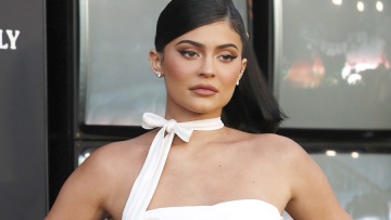 Κορωνοϊός - Κάιλι Τζένερ στους 166 εκατ. followers: Μείνετε σπίτι και φτιάξτε παζλς