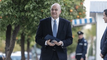 Κορωνοϊός: Για τον επαναπατρισμό Ελλήνων συνομίλησε ο Δένδιας με Ντι Μάιο - Ντιμιτρόφ