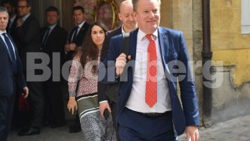 Θετικός στον ιό και ο βρετανός διαπραγματευτής του Brexit