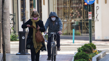 Κορωνοϊός: Κρίσιμο Σαββατοκύριακο - Δυσφορία της κυβέρνησης για τους «εκδρομείς» - Σκέψεις για απαγόρευση κυκλοφορίας