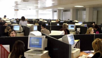 Κορωνοϊός - Επίδομα 800 ευρώ: Από αύριο οι αιτήσεις - Ποιοι το δικαιούνται