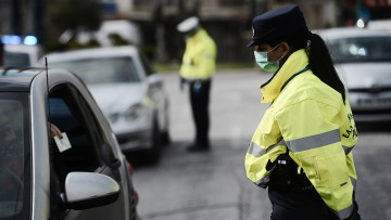 Απαγόρευση κυκλοφορίας: «Τσίμπησαν» οδηγούς χωρίς βεβαιώσεις στα διόδια Αφιδνών - Δείτε βίντεο