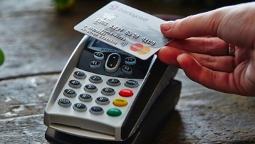 Ανέπαφες συναλλαγές: Το όριο αυξάνεται στα 50 ευρώ 