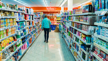 Σούπερ μάρκετ: Από σήμερα στα ράφια η σήμανση για τα προϊόντα με έκπτωση 5% για έξι μήνες