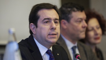 Κορωνοϊός - Μηταράκης: Πιο αυστηροί οι κανόνες περιορισμού κυκλοφορίας στις δομές 