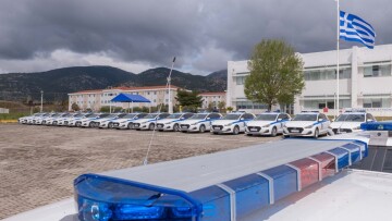 Στη μάχη για τον κορωνοϊό και τα νέα περιπολικά της Αστυνομίας - Δείτε τα