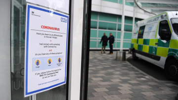 Κορωνοϊός - Βρετανία: Στους 465 οι νεκροί