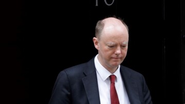 Κορωνοϊός - Βρετανία: Σε καραντίνα ο Αρχίατρος - Ήρθε πριν από δύο ημέρες σε επαφή με τον Τζόνσον 