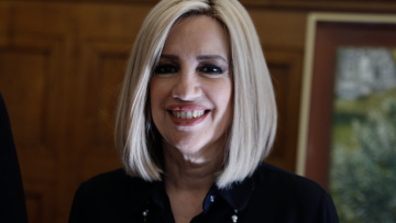 Γεννηματά: Να μην κατεβάσει τη σημαία για το κορωνοομόλογο ο πρωθυπουργός