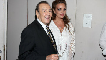 Άντζελα Γκερέκου: Στην αγκαλιά του Τόλη γιόρτασε τα γενέθλιά της