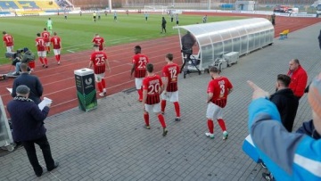 Μπάλα, βότκα και τρακτέρ: Το «θαυματουργό» φάρμακο της Λευκορωσίας στην πανδημία