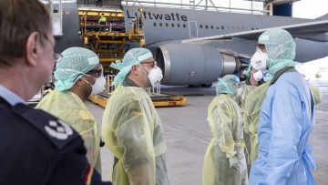 Κορωνοϊός - Γαλλία: Στρατιωτικά αεροπλάνα μεταφέρουν στο εξωτερικό ασθενείς σε κρίσιμη κατάσταση 