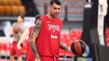 Κορωνοϊός: Ο Πρίντεζης δώρισε δυο φορητούς αναπνευστήρες στο νοσοκομείου Σύρου