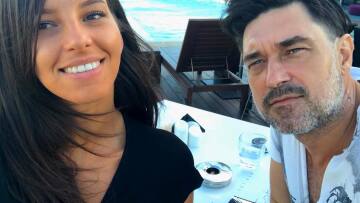 Χαρά Παππά - Μπουράκ Χακί: Με αγροτικές δουλειές περνάει την καραντίνα το ζευγάρι