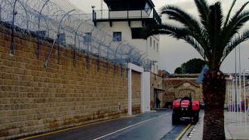 Συμπλοκές με τραυματίες για το... αλκοόλ στις φυλακές Κομοτηνής!