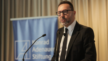 Στουρνάρας - κορωνο-ομόλογο: Χωρίς συμφωνία η Ευρώπη πάει για νέα κρίση χρέους