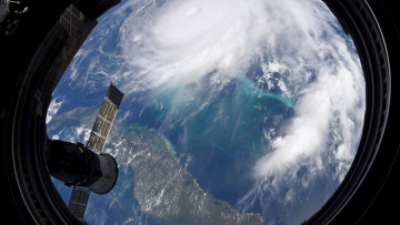 Κορωνοϊός: Μήνυμα από το... Διάστημα για τον αγώνα που δίνουν γιατροί και νοσηλευτές στη Γη